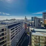 Stylish, Modern Apartment With Breathtaking Views.