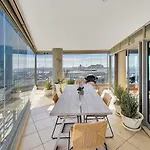 Stylish, Modern Apartment With Breathtaking Views.
